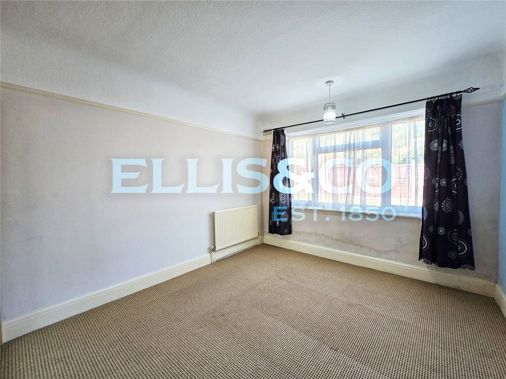 Property photo 2 of 9 Picture No. 12