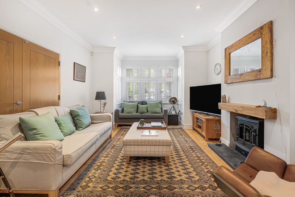 Property photo 2 of 33 Living Room