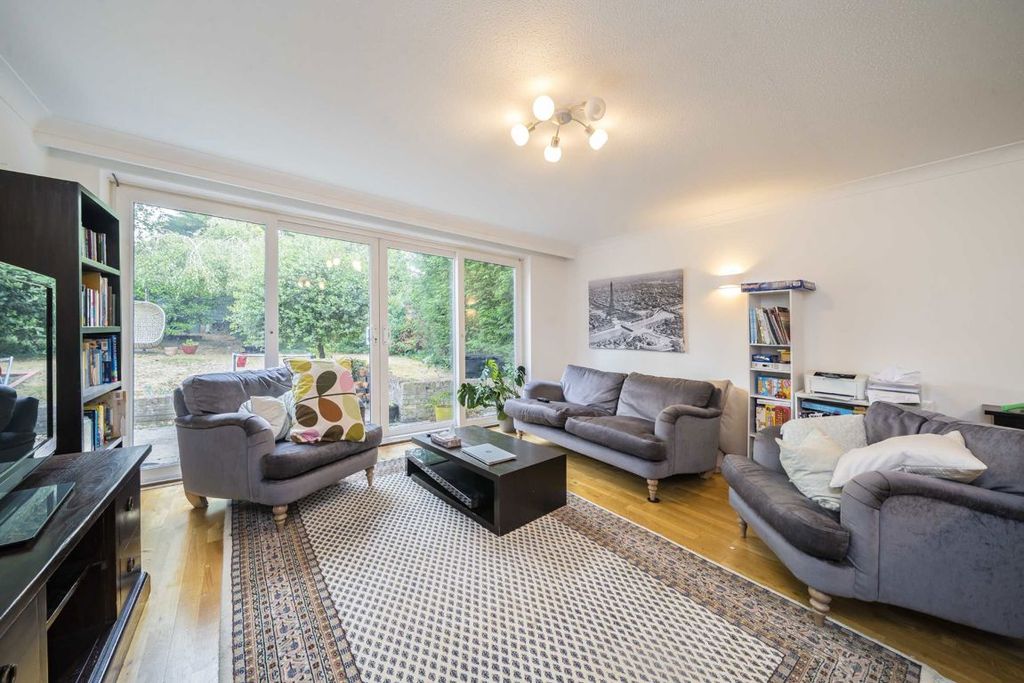 Property photo 2 of 9