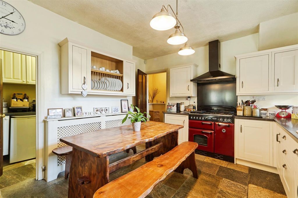 Property photo 3 of 20 Dining Kitchen