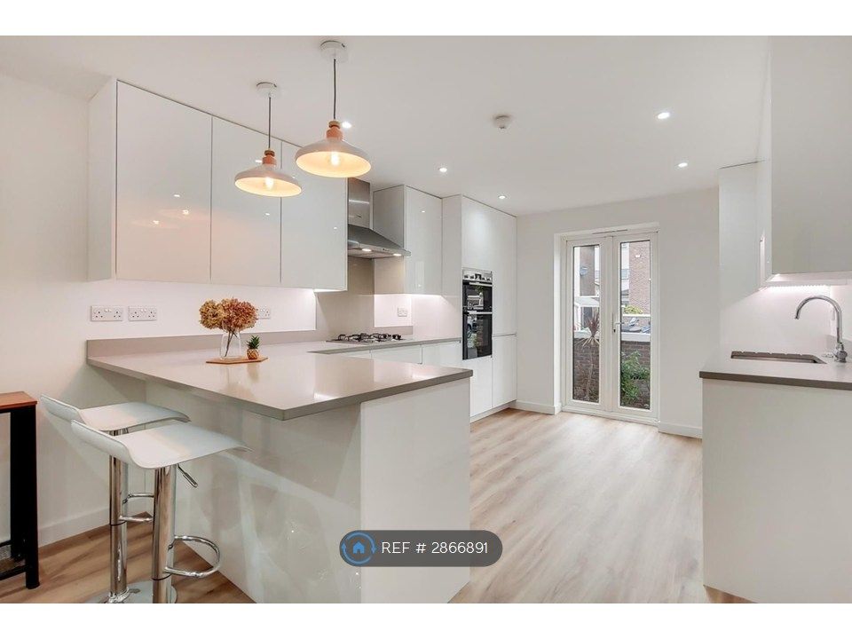 Property photo 1 of 9 Kitchen