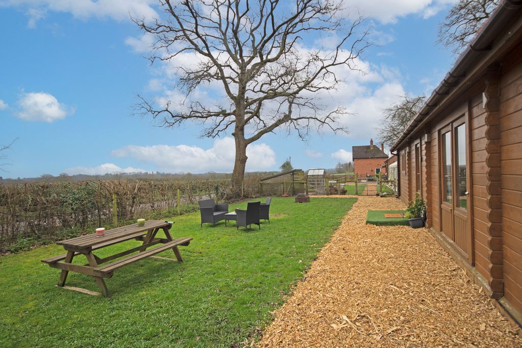 Property photo 2 of 27