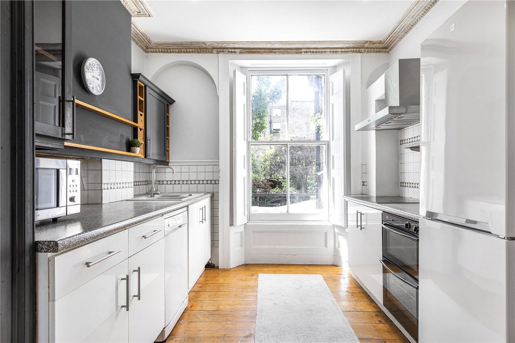 Property photo 3 of 28 Picture No. 01