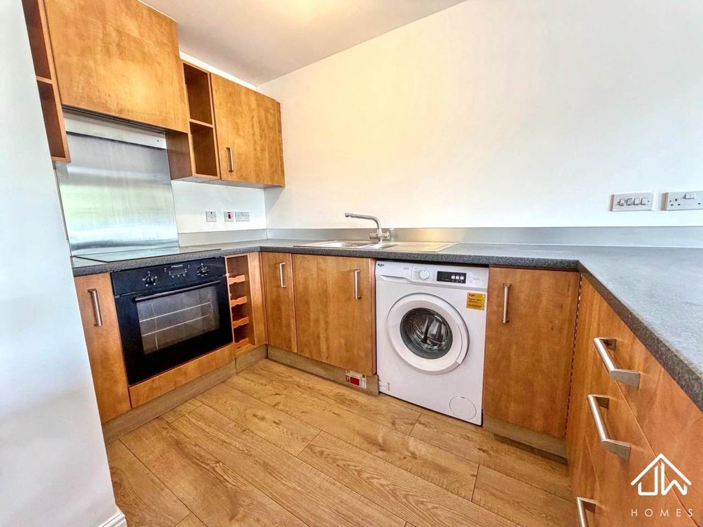 Property photo 2 of 10 Kitchen