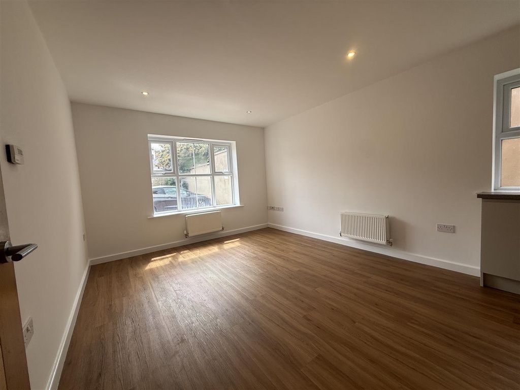 Property photo 2 of 8 Img_6115.Jpg