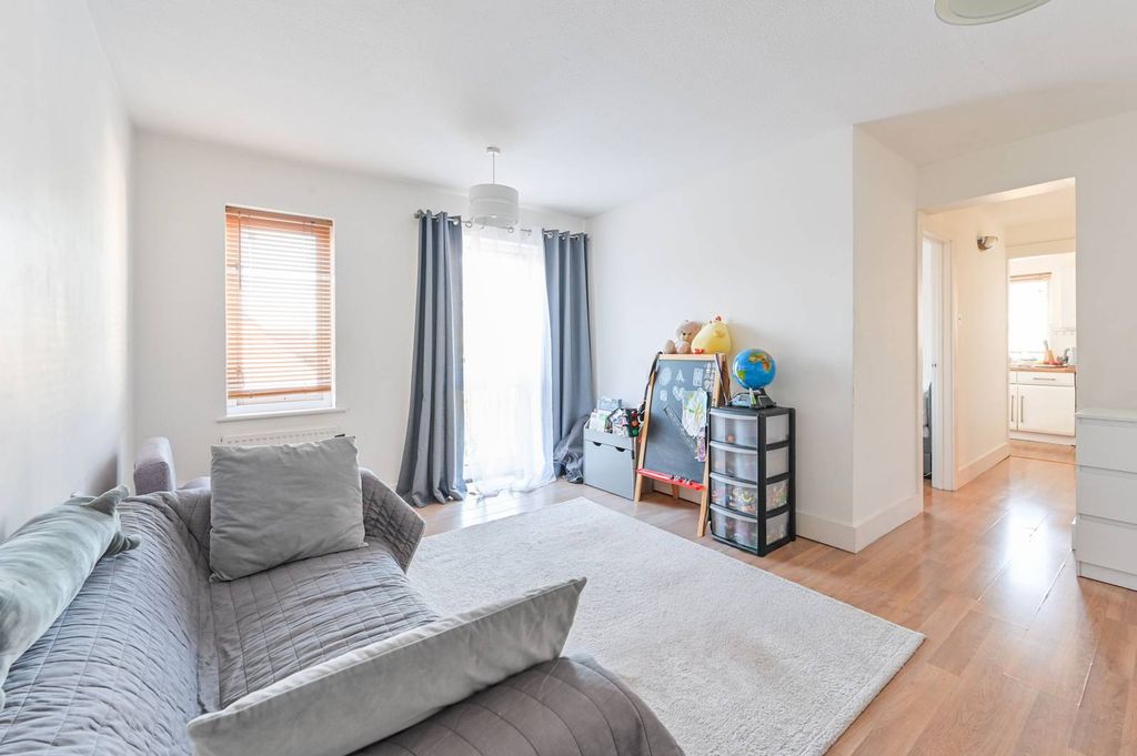 Property photo 2 of 11
