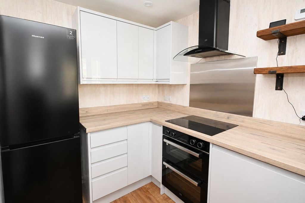 Property photo 3 of 16 Kitchen