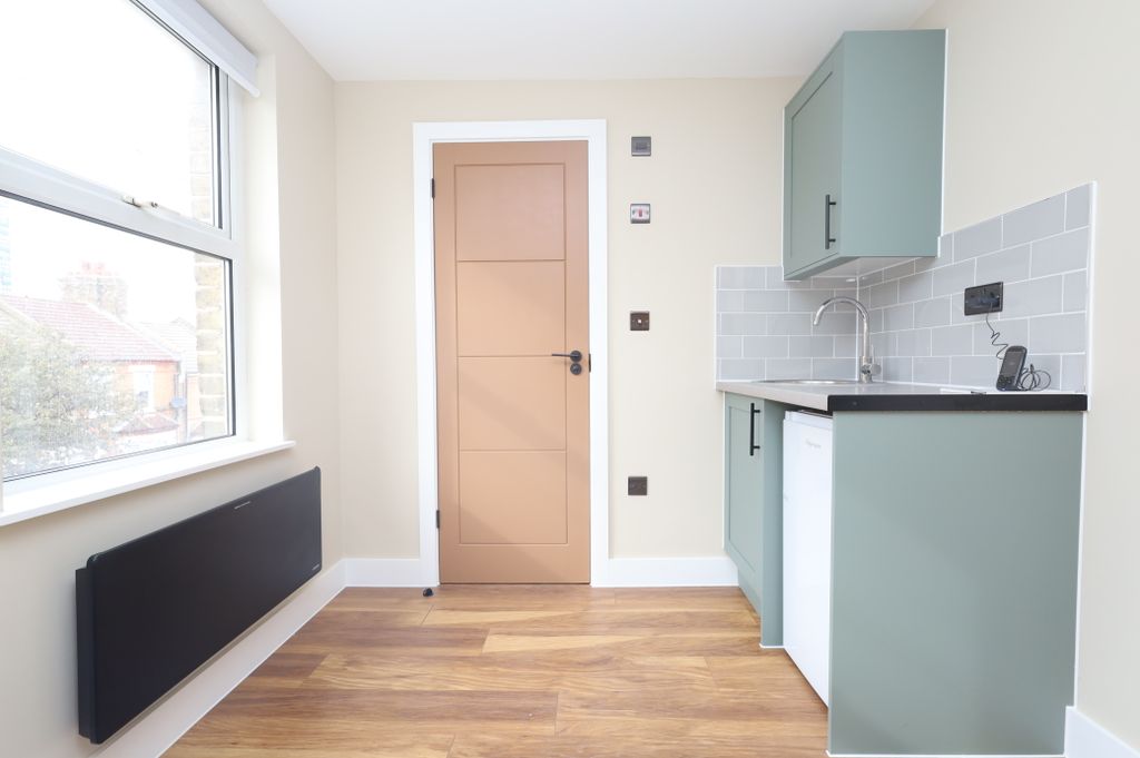 Property photo 1 of 2