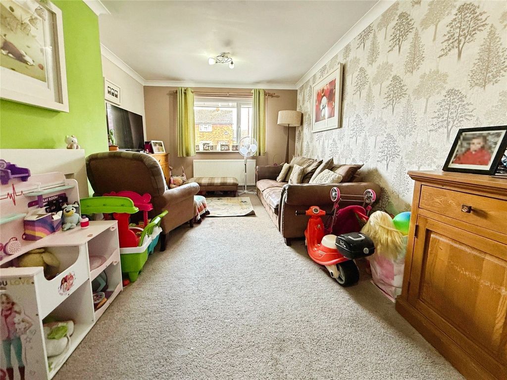 Property photo 2 of 11 Lounge