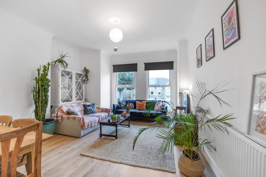 Property photo 2 of 11 1533100065 - 82c South Croxted Road, Se21 - 4.Jpg