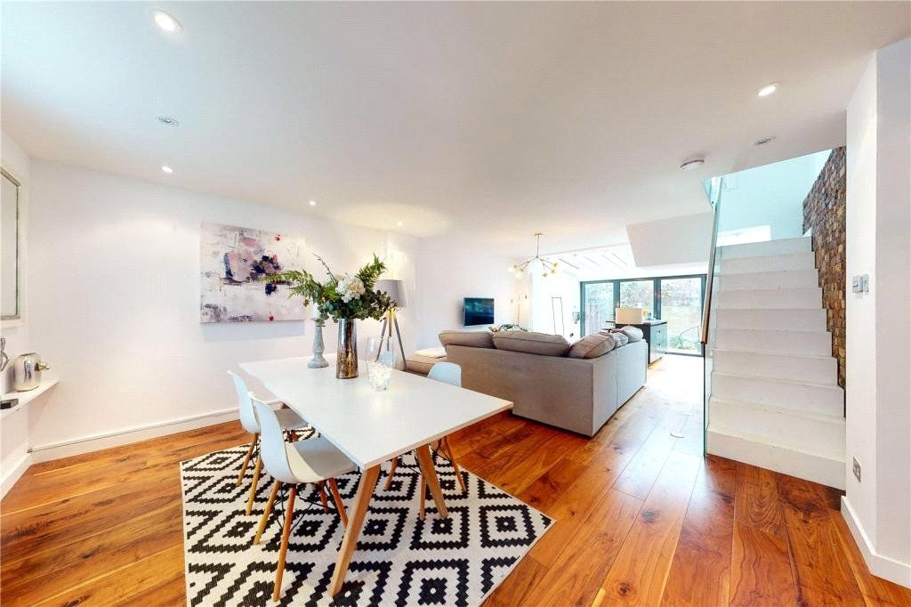 Property photo 2 of 14 Gascoigne Place, E2
