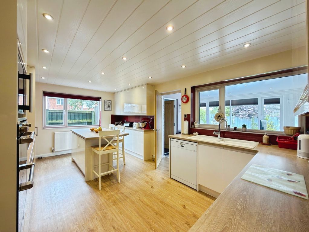 Property photo 2 of 32