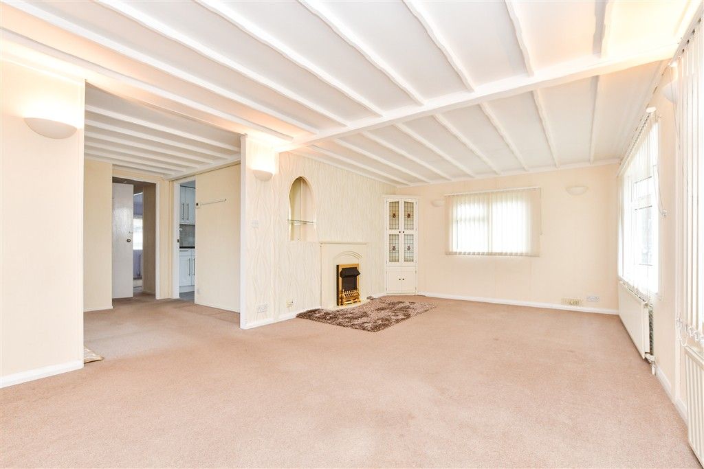 Property photo 3 of 12 Lounge