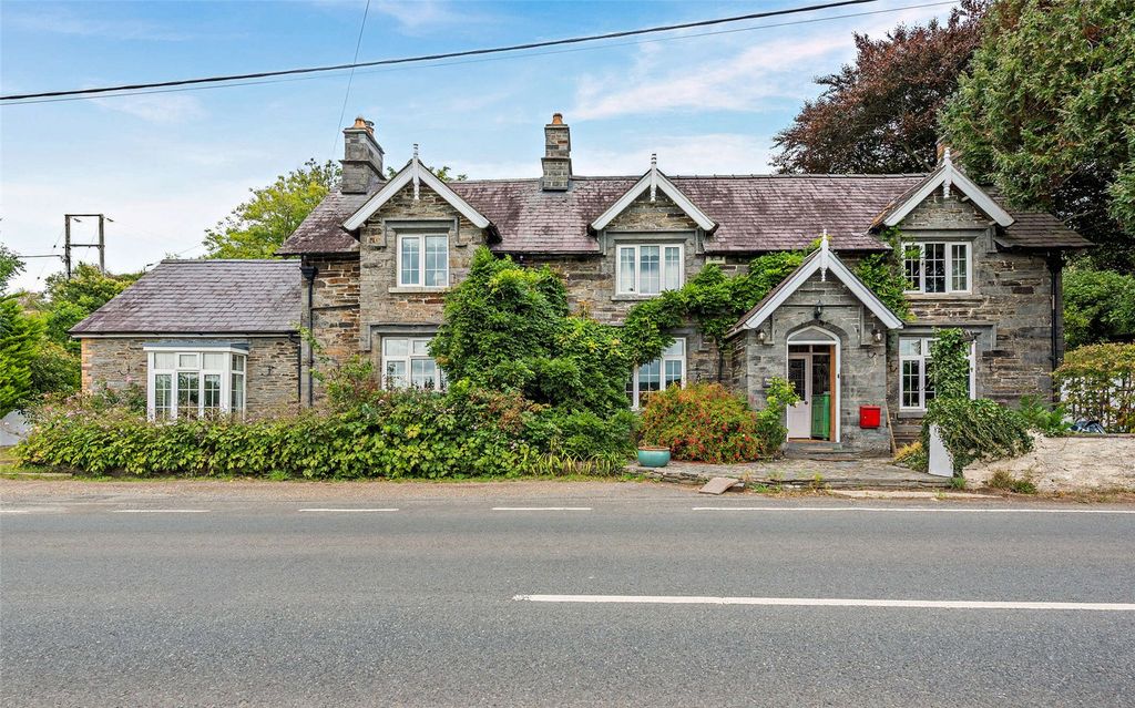 Property photo 3 of 52 Front