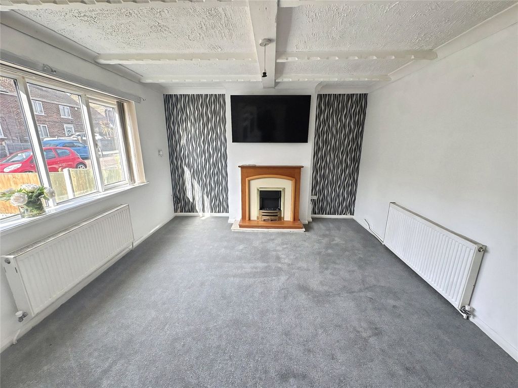 Property photo 2 of 12 Lounge