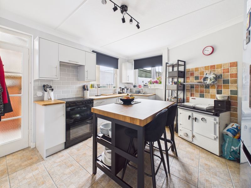 Property photo 3 of 12 Kitchen