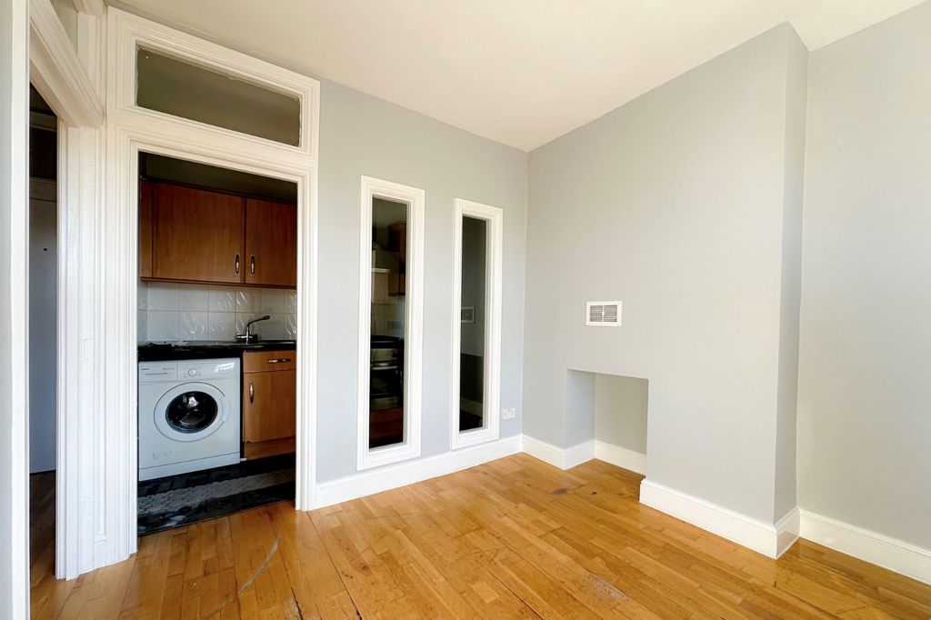 Property photo 3 of 11 Picture No. 12