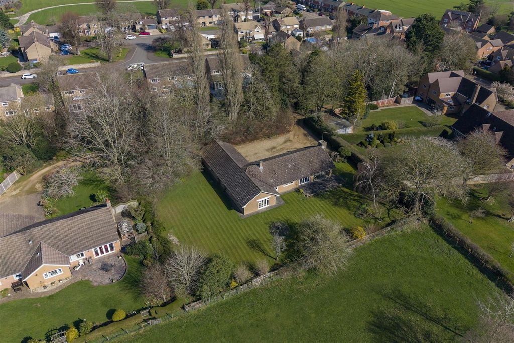 Property photo 2 of 41