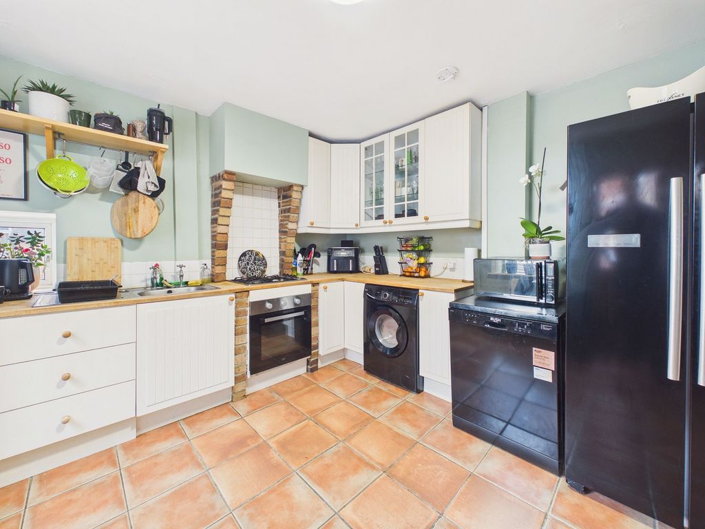 Property photo 3 of 9 Kitchen