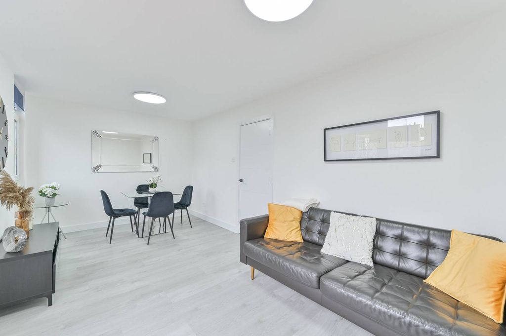 Property photo 1 of 23