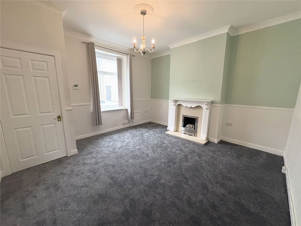 Property photo 3 of 12 Lounge