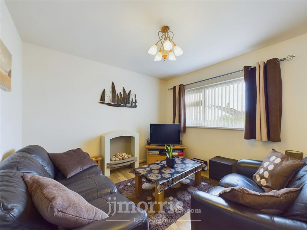 Property photo 2 of 24 Cam03686G0-Pr0017-Still023.Jpg