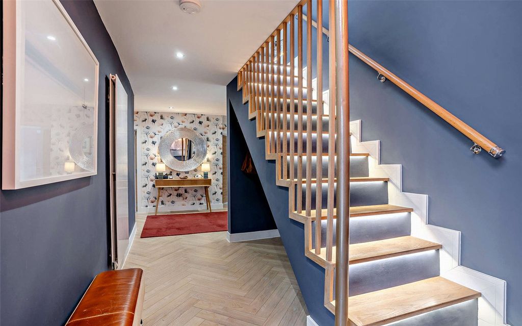 Property photo 3 of 22 Hall