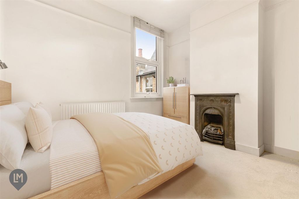 Property photo 3 of 6 Bedroom