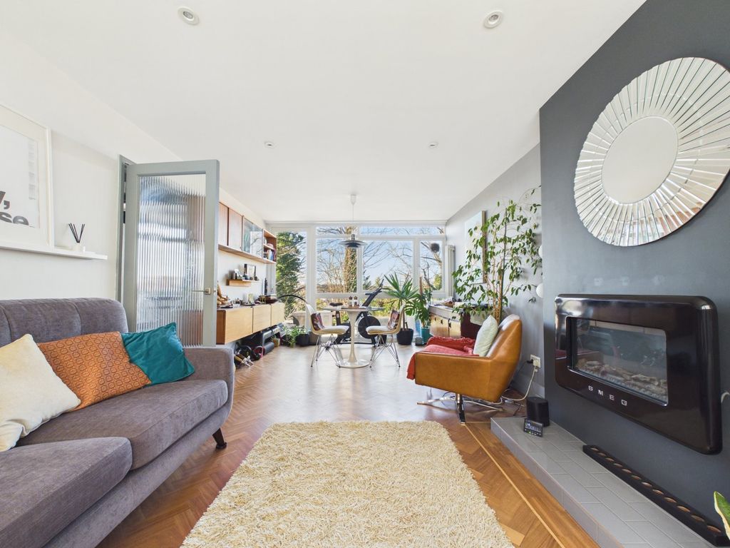 Property photo 2 of 18 Living/Dining Room