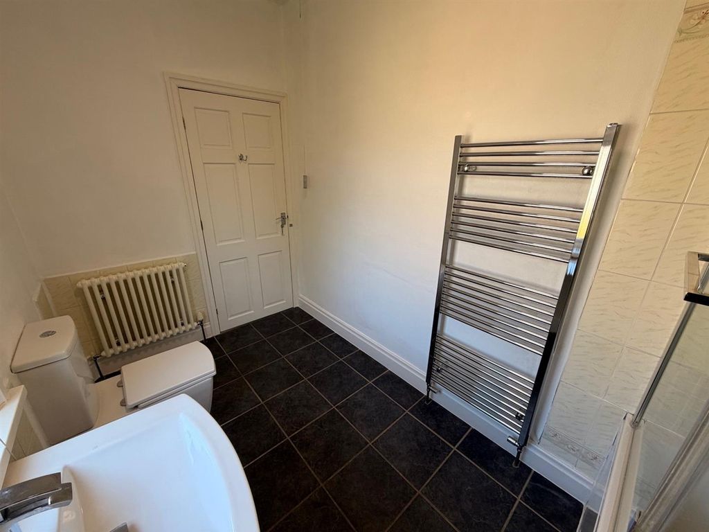 Property photo 3 of 23 Family Bathroom Angle 3