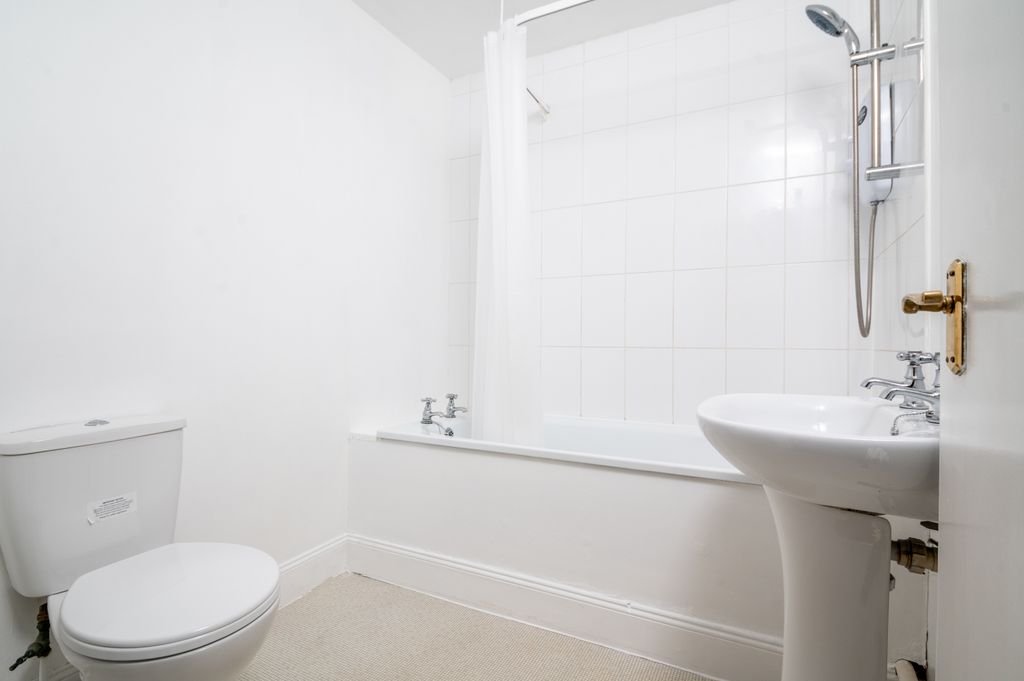 Additional image 7 of 3 bed flat to rent62F Port St, Stirling FK8
