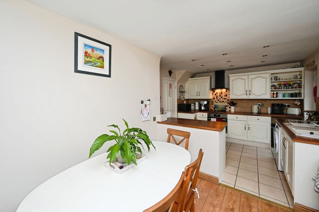 Property photo 2 of 16 Kitchen / Diner