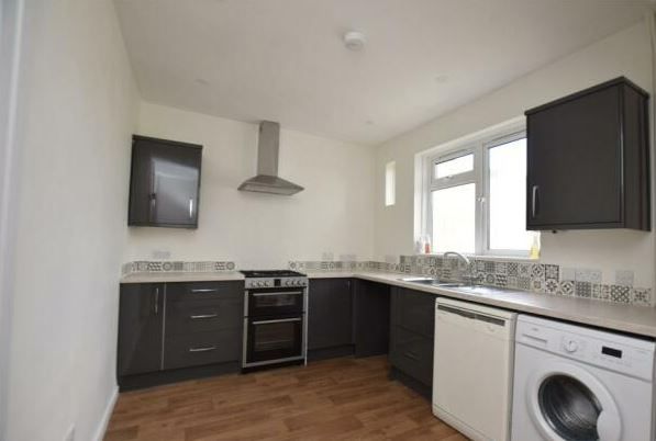 Property photo 3 of 8 Kitchen