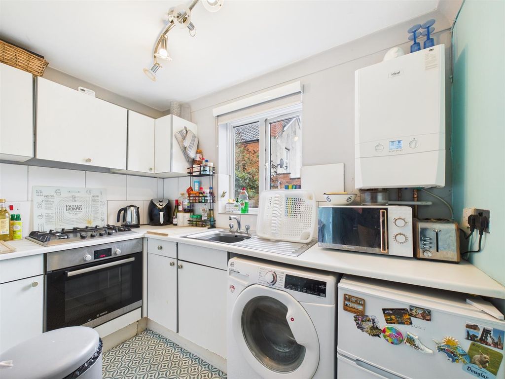 Property photo 3 of 7 Kitchen