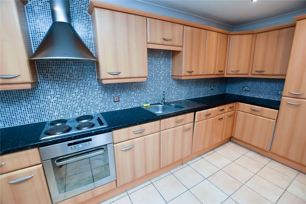 Property photo 2 of 8 Picture No. 11