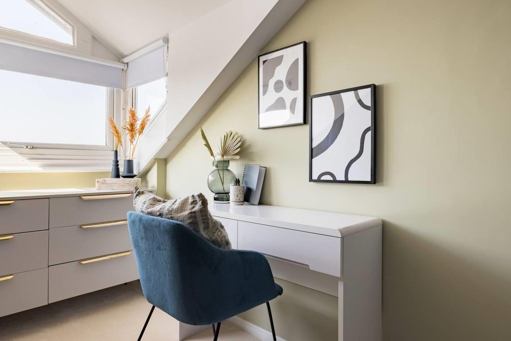 Property photo 3 of 8 Office