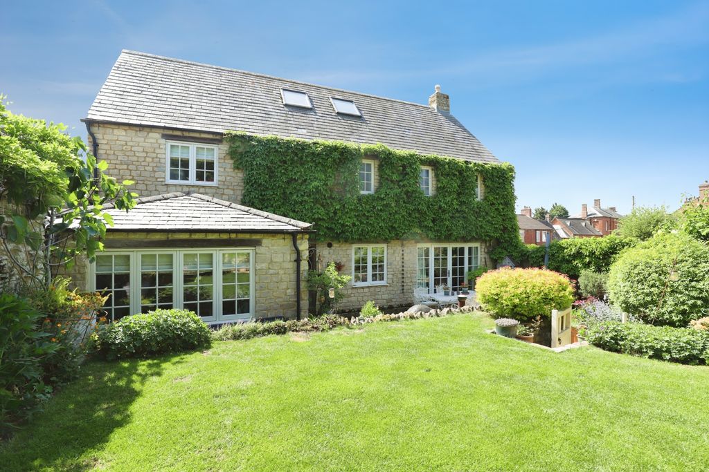 Property photo 1 of 27 Cottage Garden
