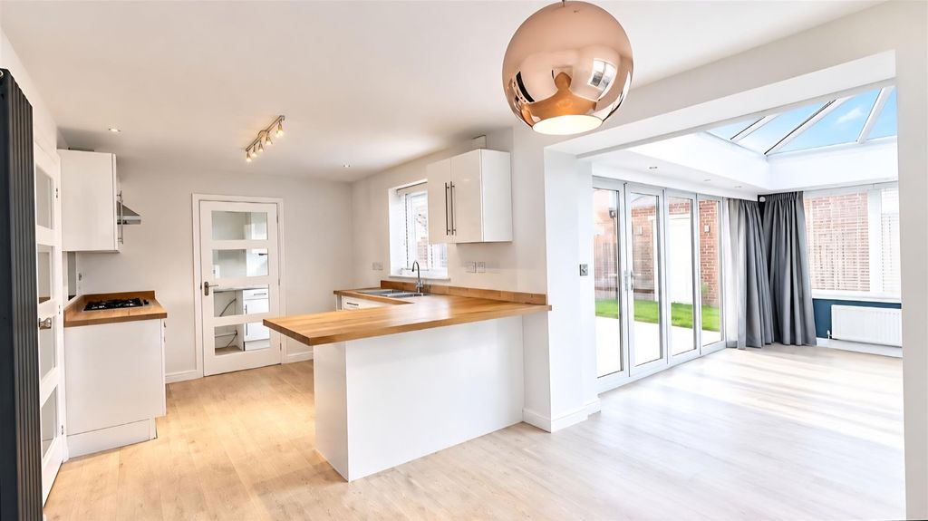 Property photo 2 of 12 Kitchen/Dining