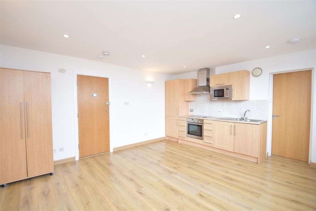 Property photo 1 of 5 Studio