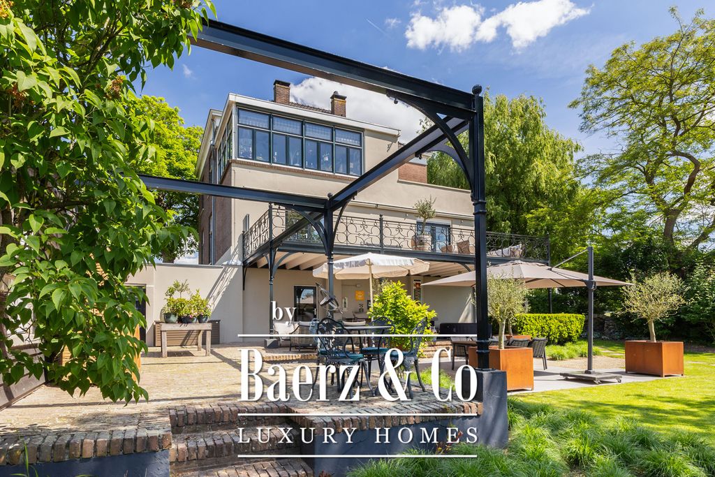 Property photo 1 of 83