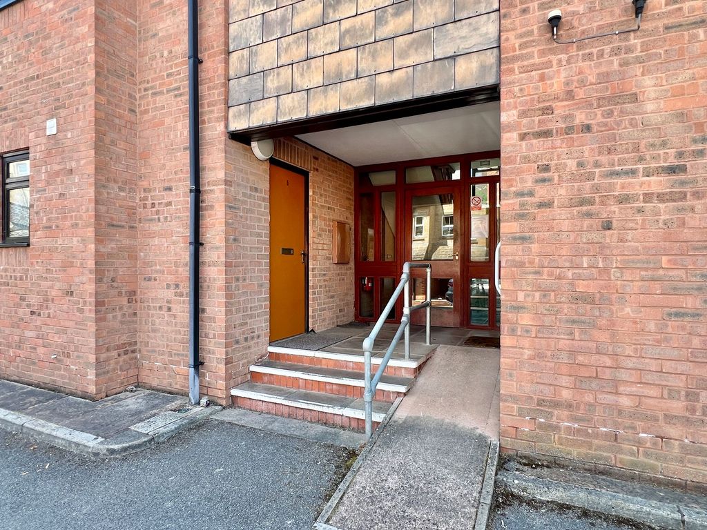 Property photo 2 of 17