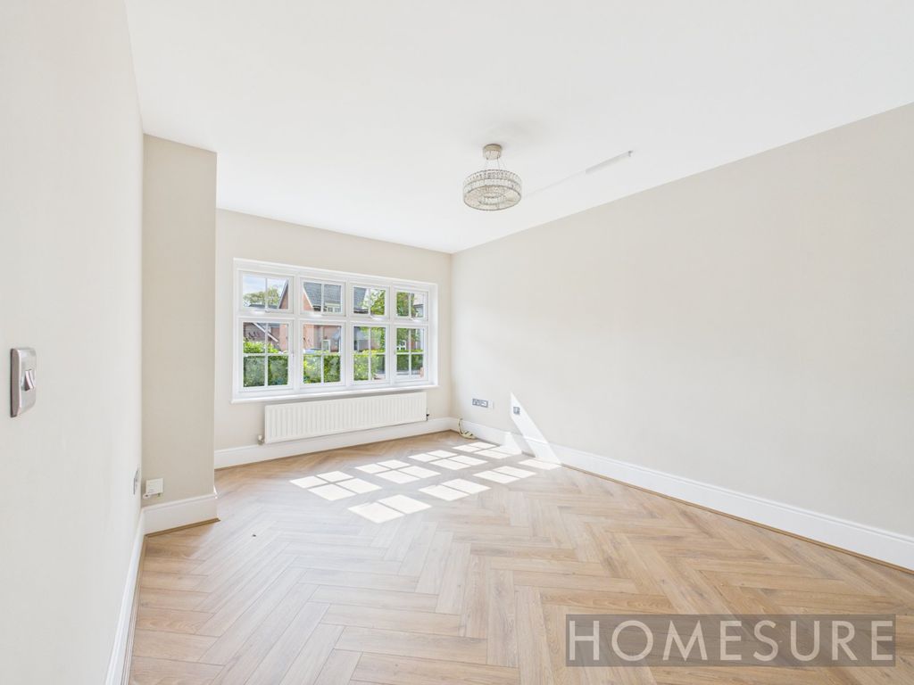 Property photo 3 of 37 Picture No. 12