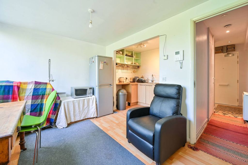 Property photo 3 of 8