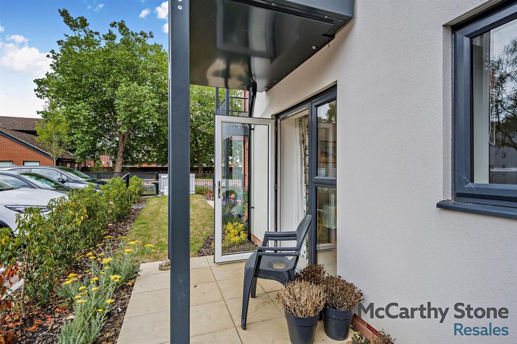 Property photo 2 of 33 8651694-Exterior02-800.Jpg