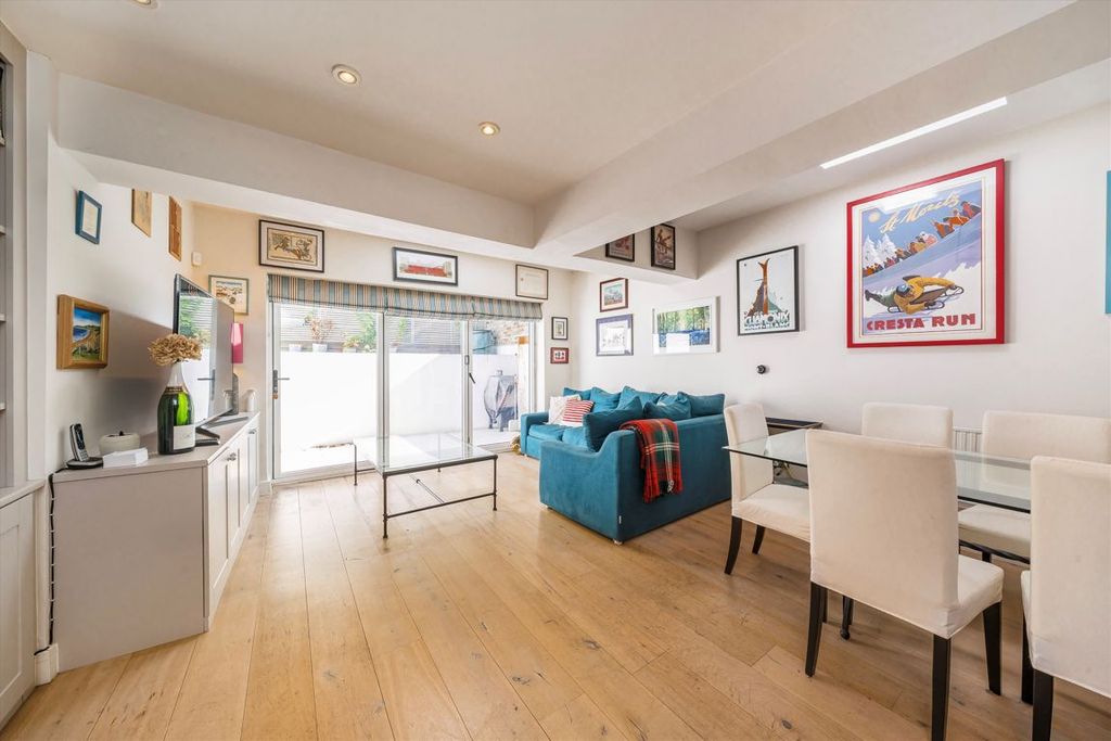 Property photo 2 of 11