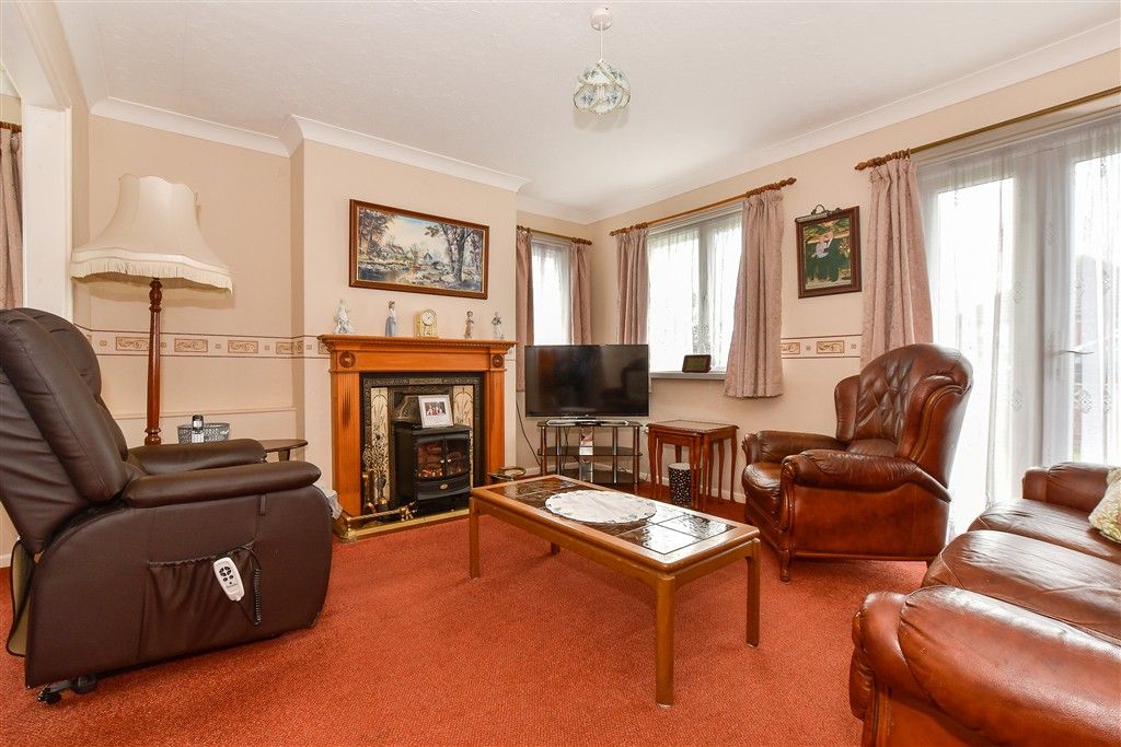 Property photo 2 of 9 Lounge