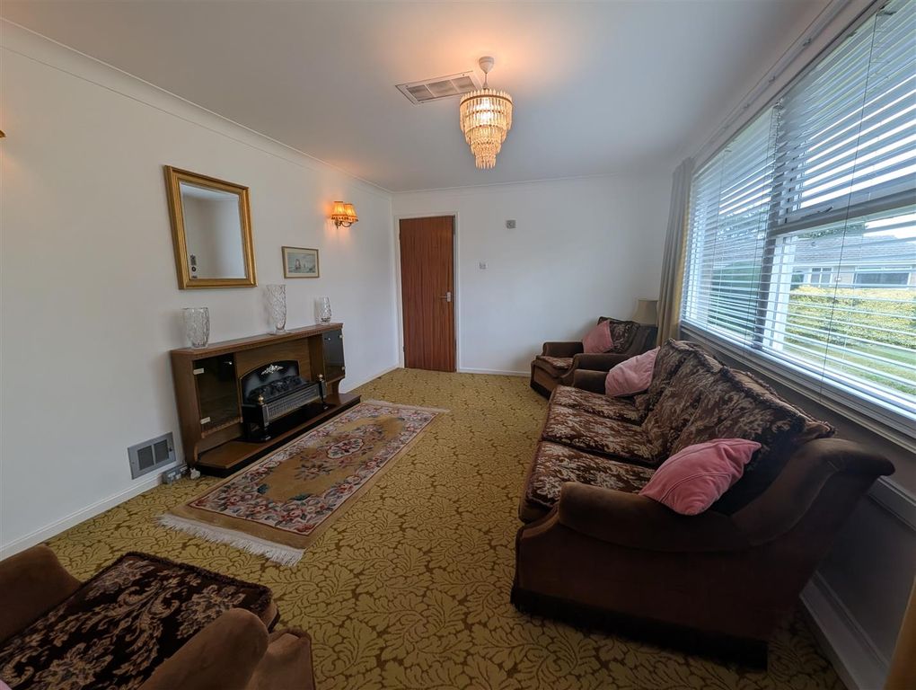 Property photo 3 of 15 Lounge