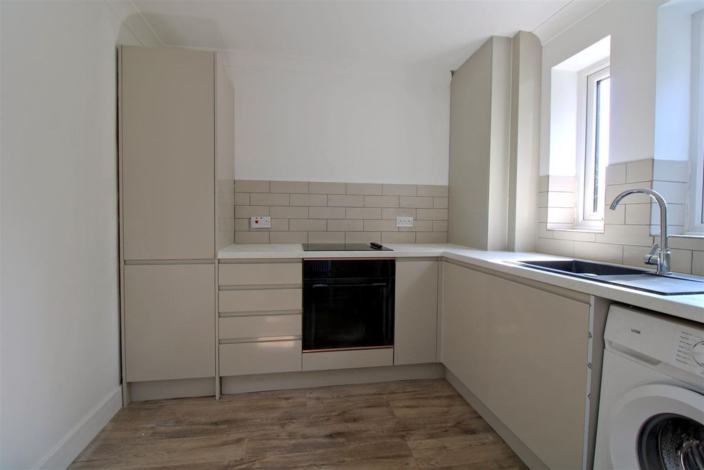 Property photo 3 of 14 Kitchen