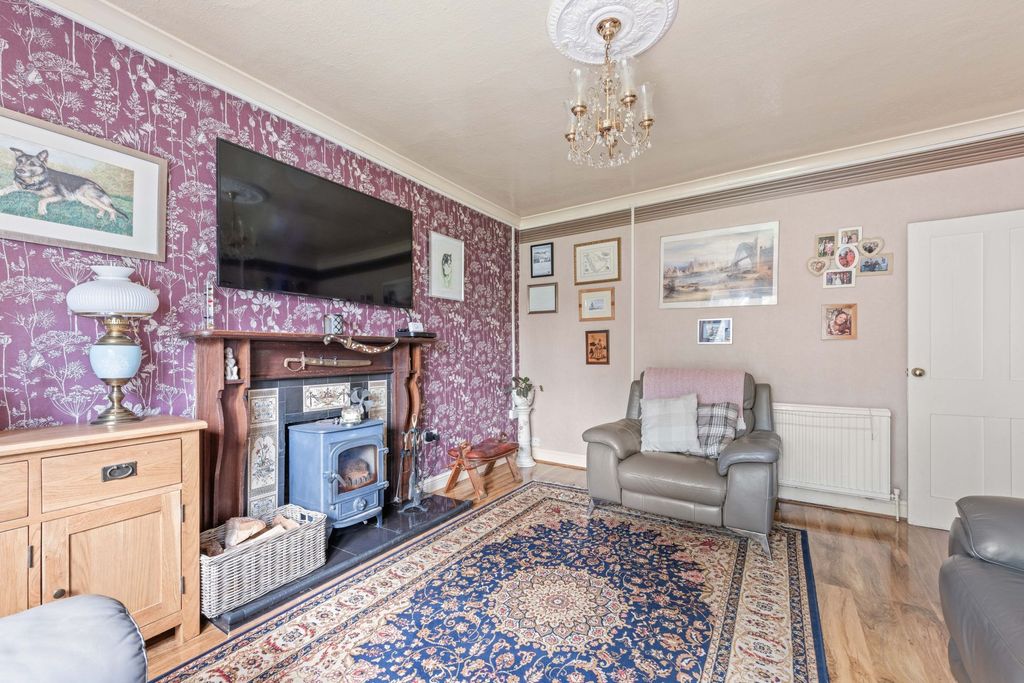 Property photo 2 of 40