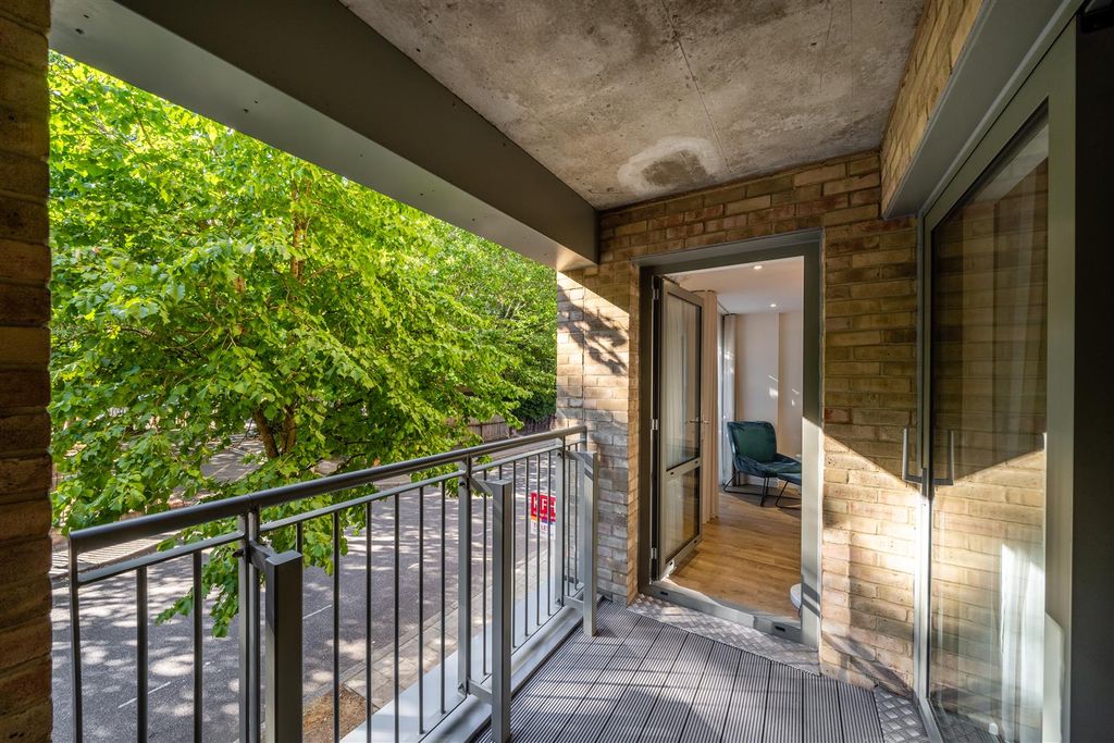 Property photo 3 of 11 Balcony